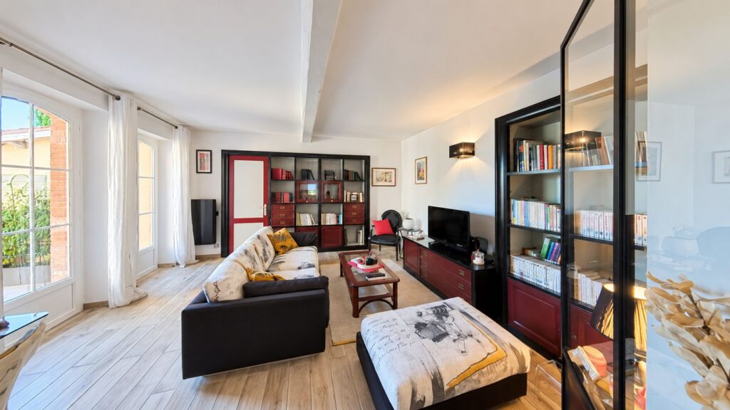 Appartement T3 110 m2 À Vendre MONTRABÉ – UN ESPRIT MAISON AU CŒUR DU VILLAGE