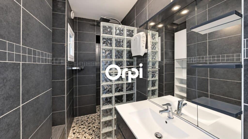 TOULOUSE – T3BIS DE 63 M² • DERNIER ÉTAGE • TRAVAUX VOTÉS ET PRIS EN CHARGE • BALCON • GARAGE BOXÉ • CAVE • VUE DÉGAGÉE • SEUL SUR LE PALIER •  TRAVERSANT EST/OUEST