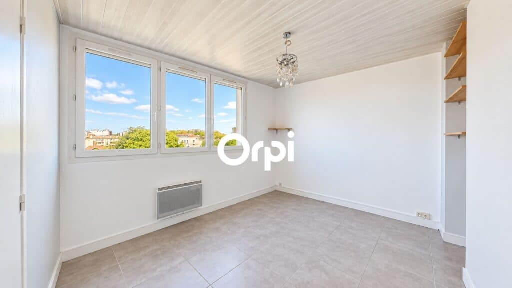TOULOUSE – T3BIS DE 63 M² • DERNIER ÉTAGE • TRAVAUX VOTÉS ET PRIS EN CHARGE • BALCON • GARAGE BOXÉ • CAVE • VUE DÉGAGÉE • SEUL SUR LE PALIER •  TRAVERSANT EST/OUEST