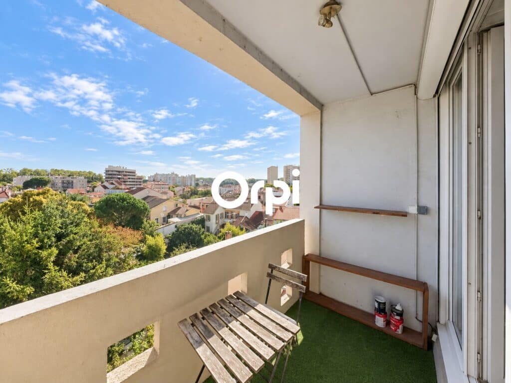 TOULOUSE – T3BIS DE 63 M² • DERNIER ÉTAGE • TRAVAUX VOTÉS ET PRIS EN CHARGE • BALCON • GARAGE BOXÉ • CAVE • VUE DÉGAGÉE • SEUL SUR LE PALIER •  TRAVERSANT EST/OUEST