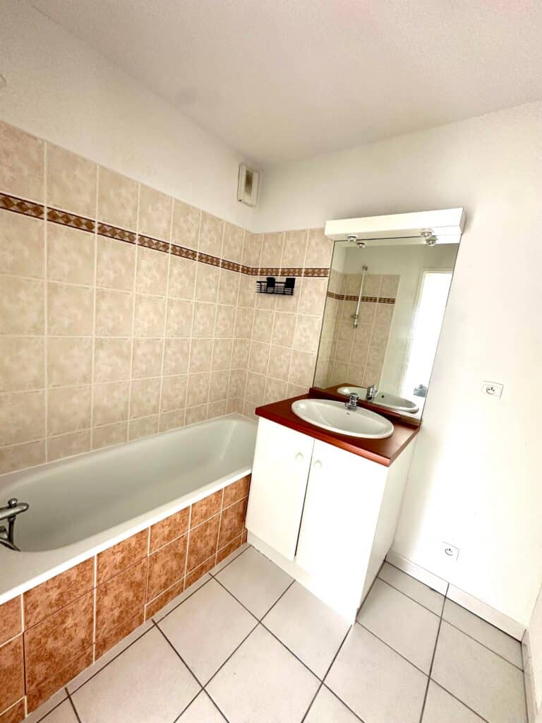 Appartement À Vendre T3 AVEC BALCON ET PARKING À CUGNAUX