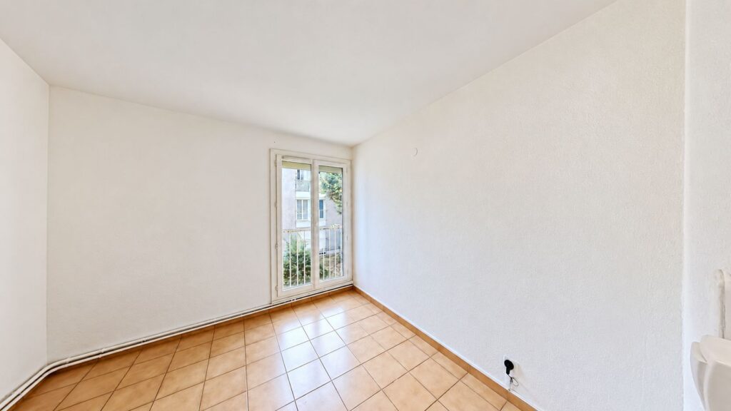 Appartement À Vendre T4 Parking et cave